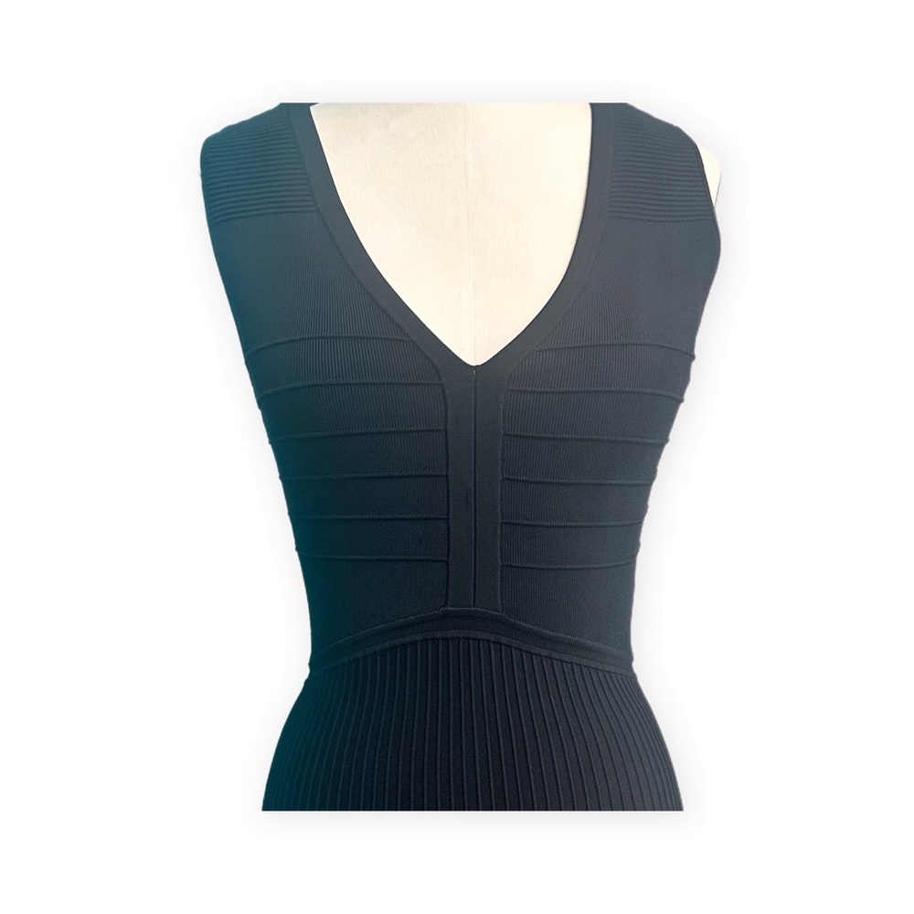 Diane Von Furstenberg Sleeveless Black Fit & Flare Pleated Knit Dress - Small - Picture 3 of 7